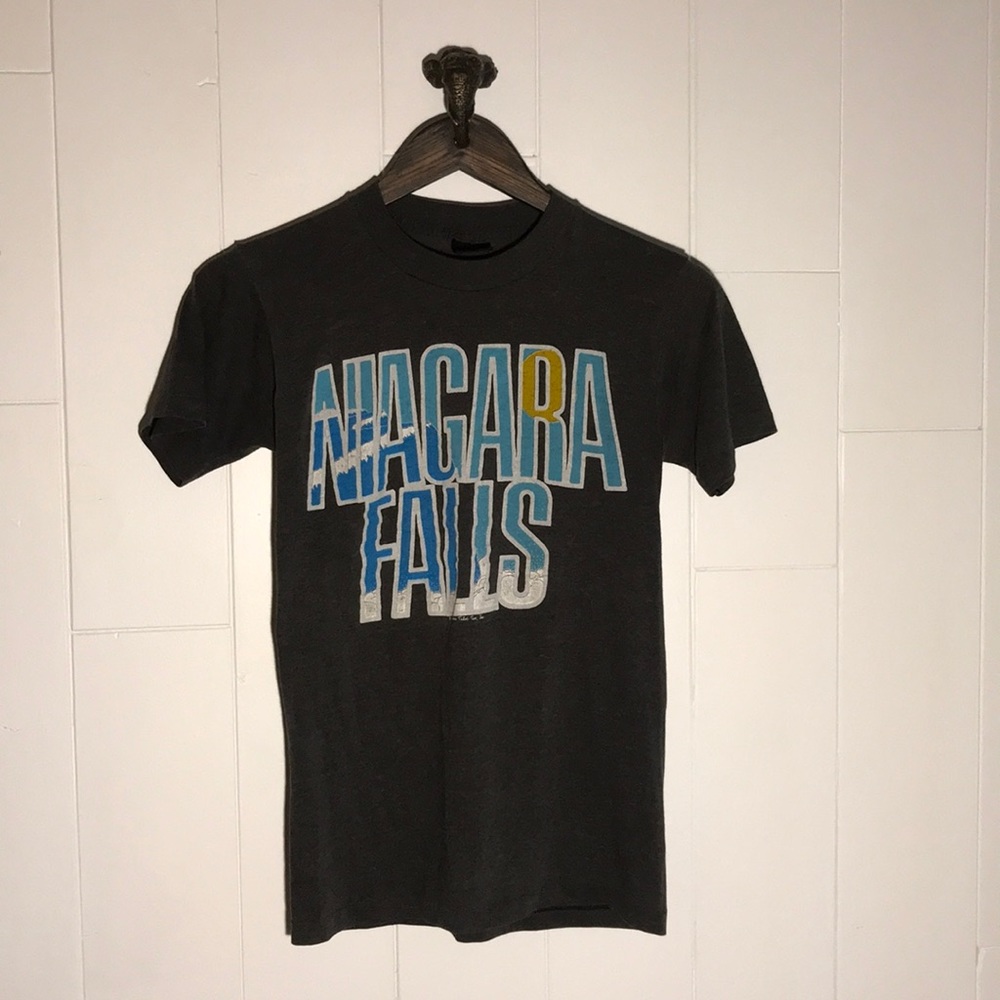 (19) Vintage rare Niagara Falls shirt